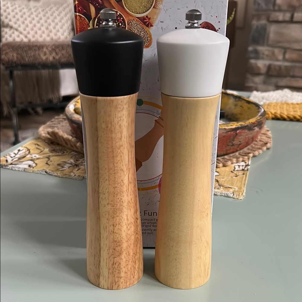 Wooden Salt and Pepper Grinder Set
